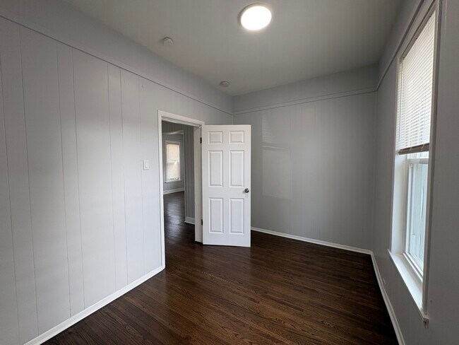 Building Photo - 307 Prairie Ave