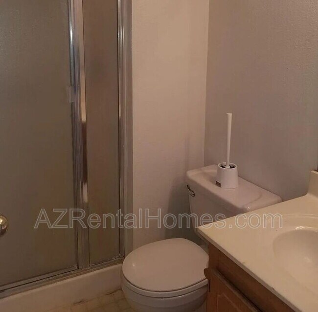 Building Photo - 615 W 13th St