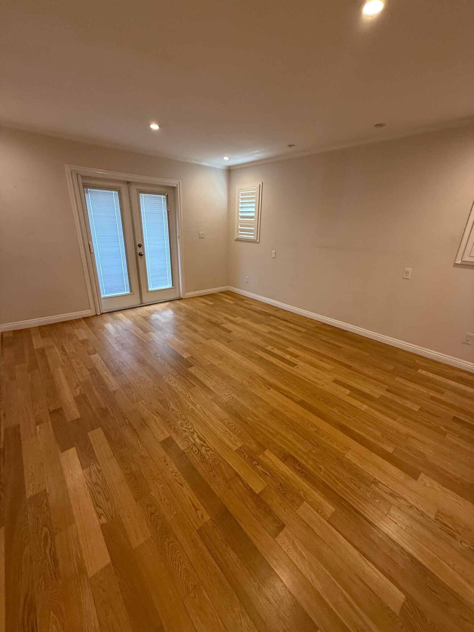 Building Photo - 5906 Graves Ave