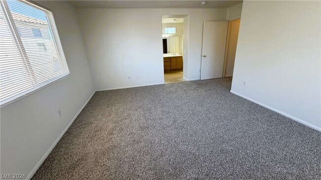 Building Photo - 2424 Predera Ave
