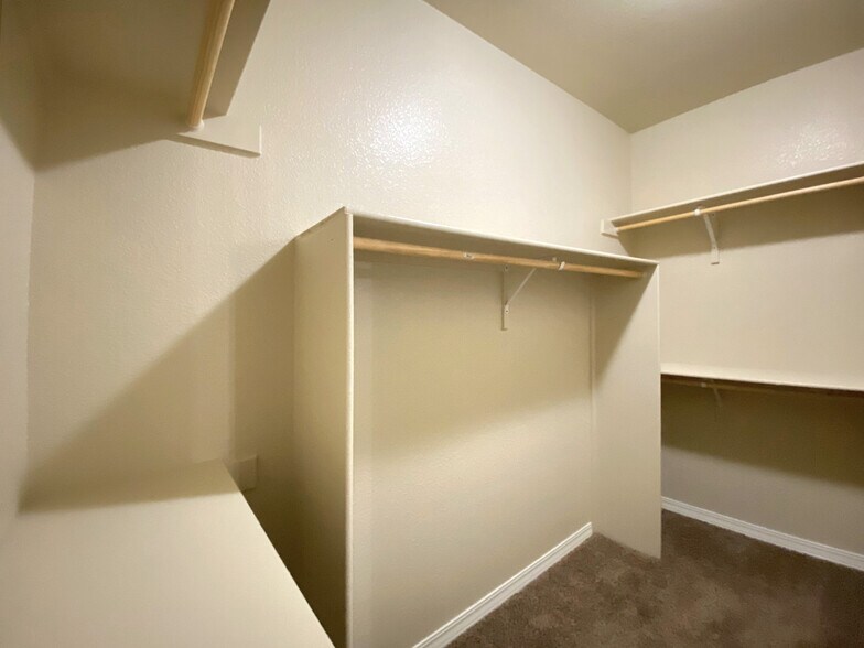 Building Photo - 709 Wycliffe St