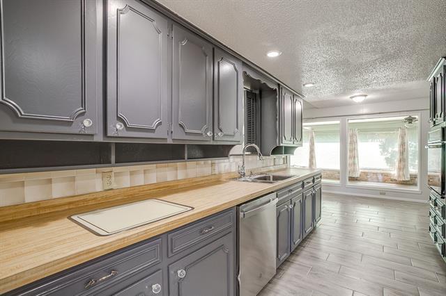 Building Photo - 1225 Crestwood Dr