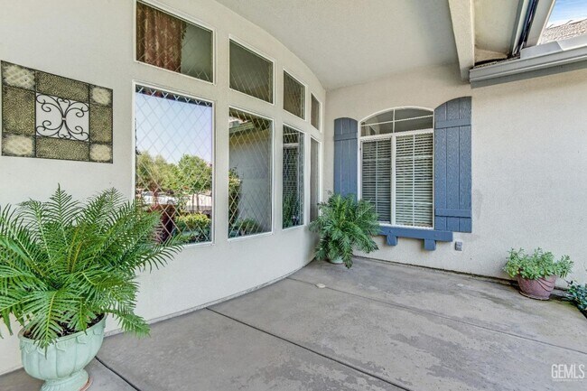 Building Photo - Brighton Estates Luxury 4-Bedroom Home with Pool, Office, Outdoor Kitchen & Paid Solar – Saves Ov...