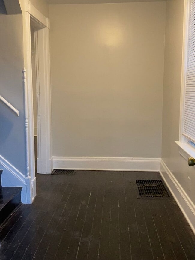 Building Photo - Beautifully updated and Spacious!  2 Bed House in Madisonville with walk through!!