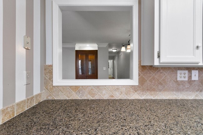 Building Photo - 2013 Fox Ridge Rd