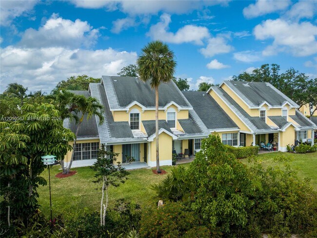Building Photo - 6364 La Costa Dr