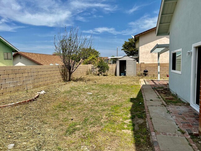 Building Photo - Nicely Remodeled 2 Story Home