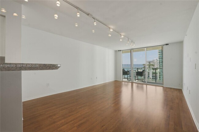 Building Photo - 1155 Brickell Bay Dr