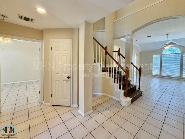 Building Photo - 1307 Adobe Run