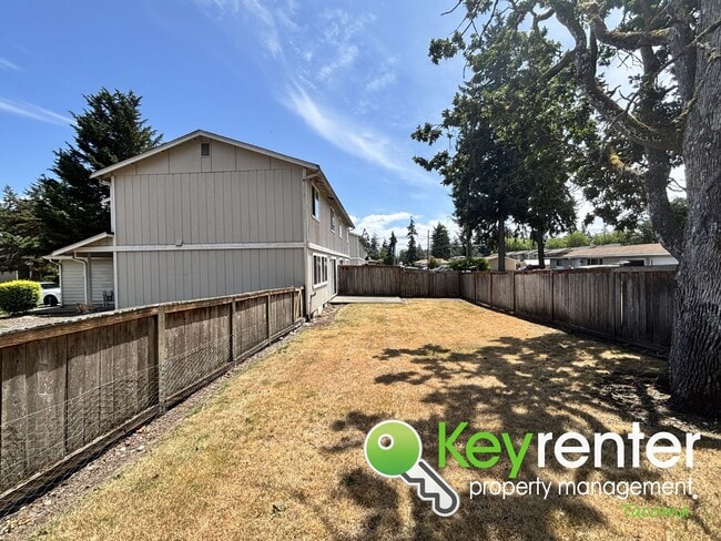 Building Photo - Spacious 3-Bedroom Home in Quiet Lakewood ...