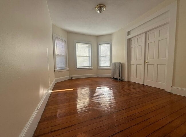 Building Photo - 25 Forest St