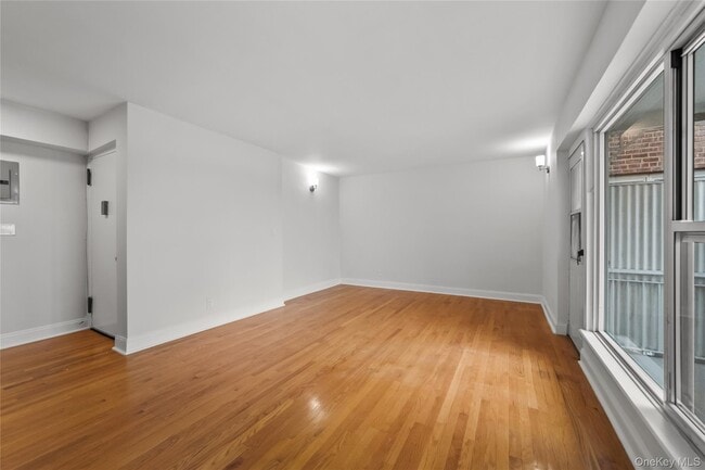 Building Photo - 730 Pelham Rd