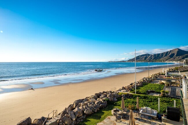 Building Photo - GORGEOUS CUSTOM BEACH HOME - Solimar Beach...