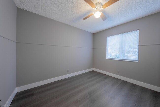 Building Photo - 105 Gardens Dr