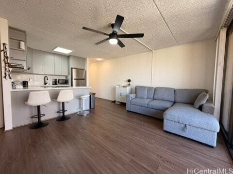 Building Photo - 411 Hobron Ln