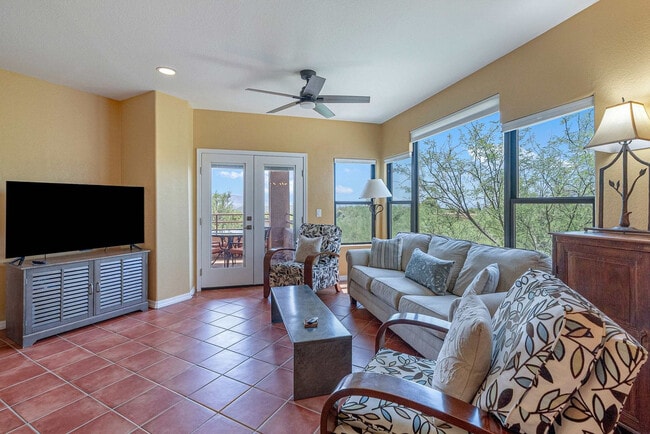 Building Photo - 6655 N Canyon Crest Dr