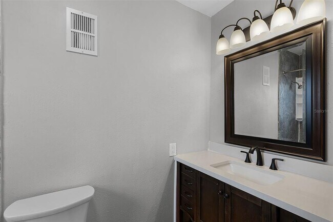 Building Photo - 1252 Villa Ln