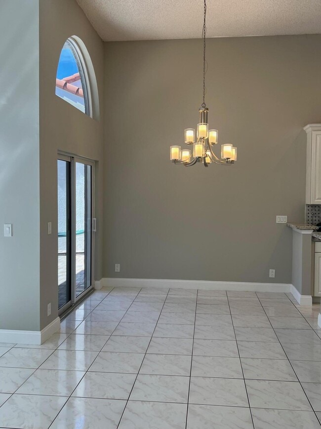 Building Photo - 10357 Buena Ventura Dr