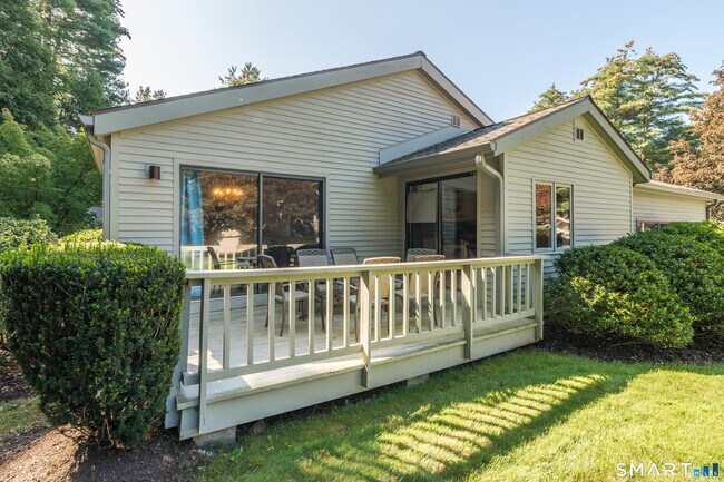 Building Photo - 2 Bramble Bush