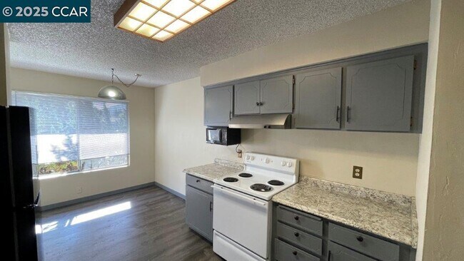 Building Photo - 4260 Clayton Rd