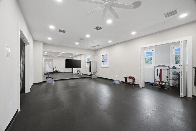 Building Photo - Resort Style Amenities near Gulf Beaches