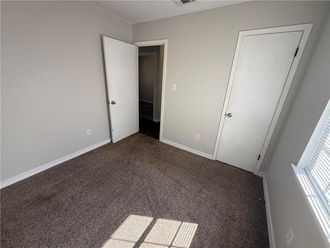 Building Photo - 303 Ruben Ave