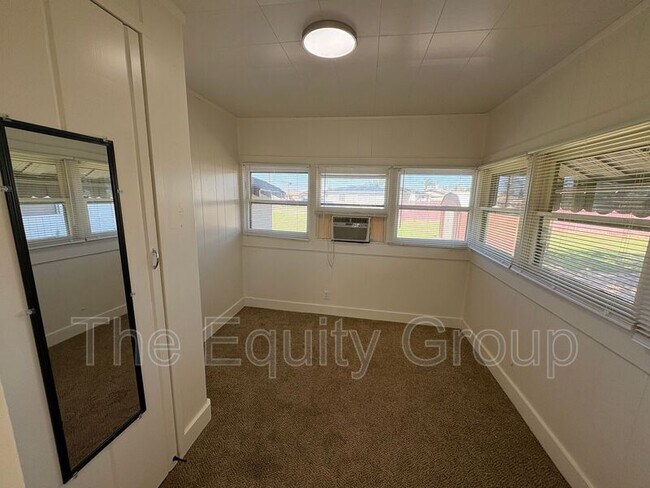 Building Photo - 457 N F St