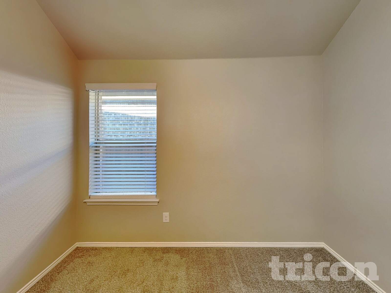 Building Photo - 936 Deer Valley Dr