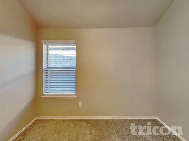 Building Photo - 936 Deer Valley Dr