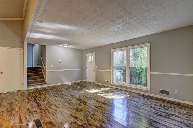 Building Photo - 2700 Creekview Point NW