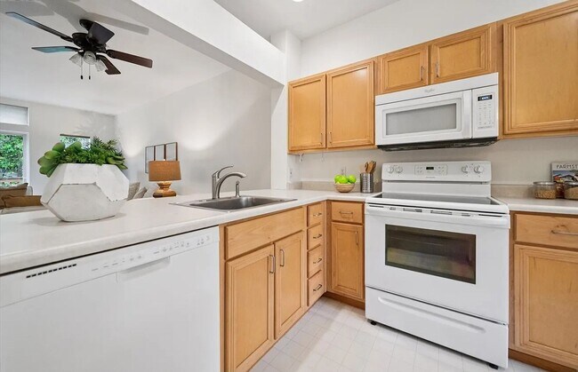 Building Photo - 775 SW Dillan Dr
