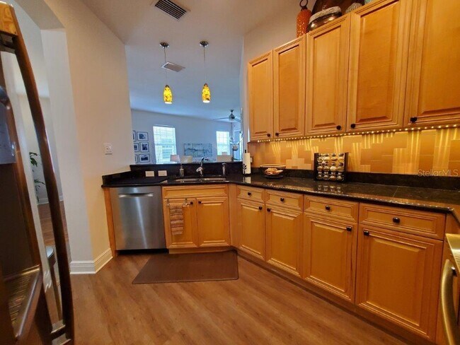 Building Photo - 240 West End Dr