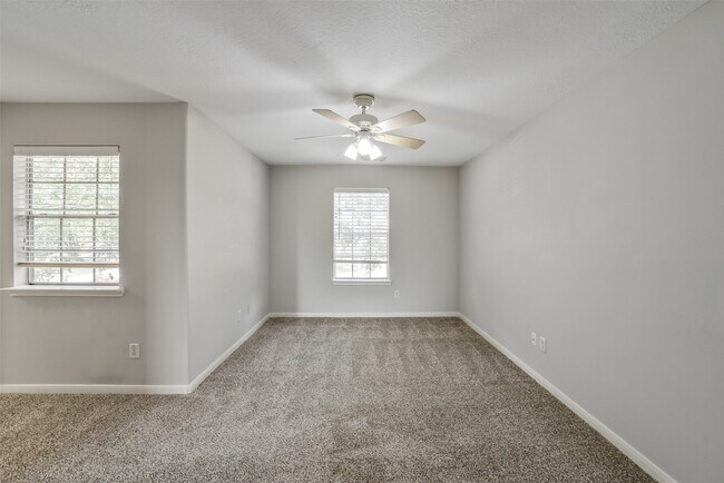 Building Photo - 3231 Stoneydale Ln