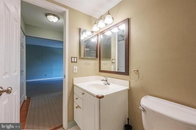 Building Photo - 4414 Island Pl