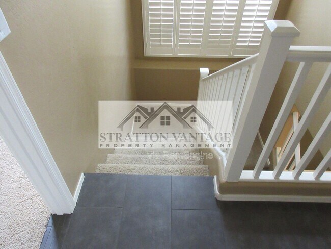 Building Photo - 2741 S Equestrian Dr