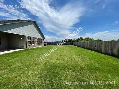 Building Photo - 2025 Sara Vista Dr