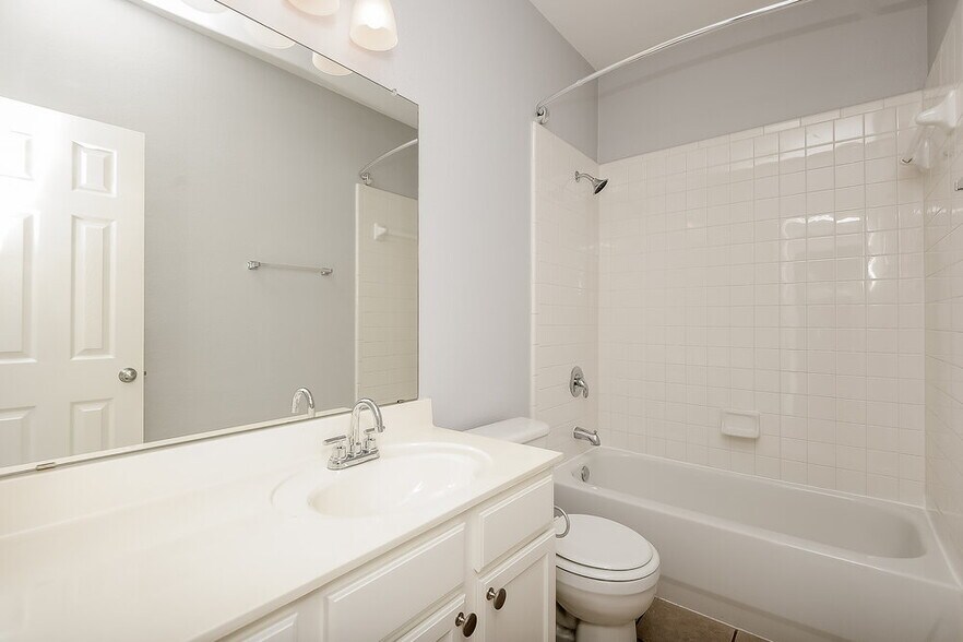 Building Photo - 9824 Birch Dr