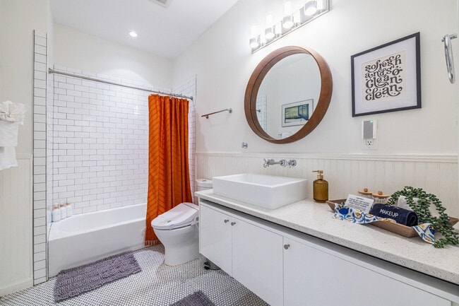 Building Photo - 71 Randolph St NE