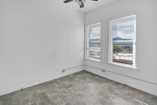 Building Photo - VINTAGE VAULT