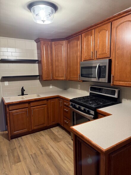 Building Photo - 527 Peyton St