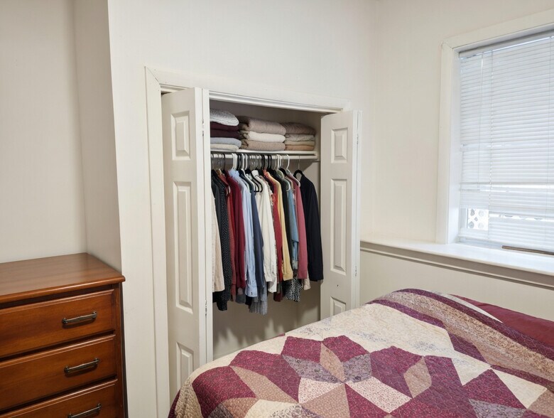 Building Photo - 17 King Arthur Dr