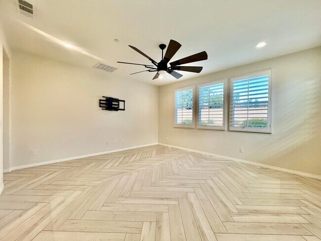 Building Photo - AVAILABLE NOW!! STUNNING 4 Bed/ 3.5 Bath POOL HOME in La Quinta!