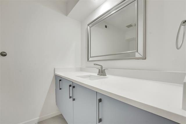 Building Photo - 6910 Midcrest Dr