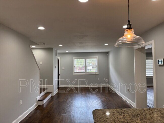 Building Photo - 2304 Lakewood St
