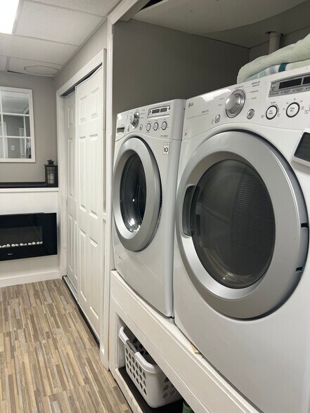 Building Photo - 1105 Sweetwater Cir