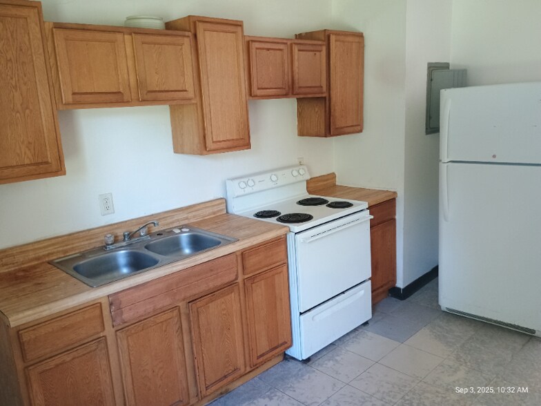 Primary Photo - 310 Everett Ave