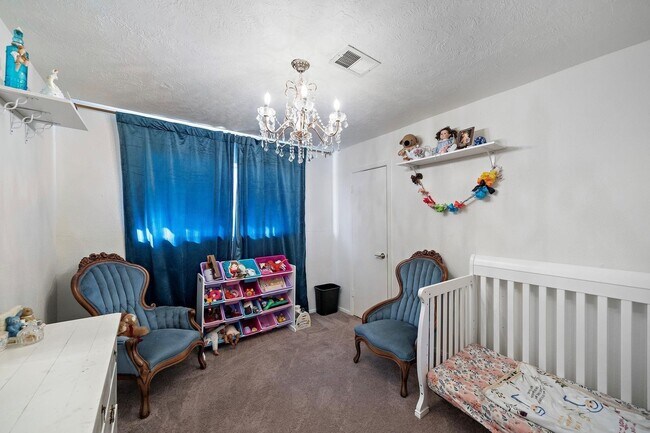 Building Photo - 438 Vane Way