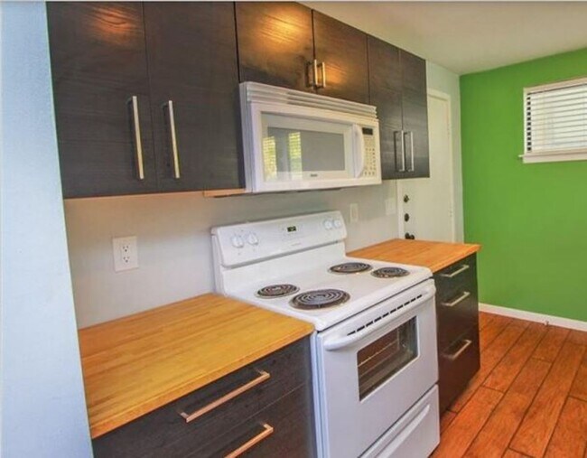 Building Photo - K625 - Treehouse # 116