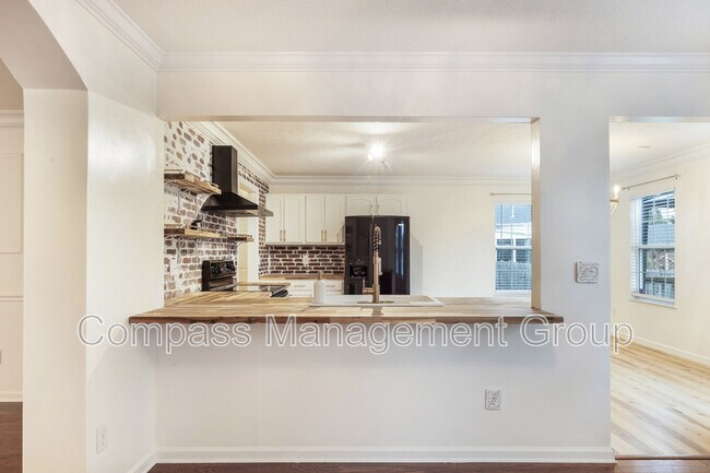 Building Photo - 1136 Paxton Dr