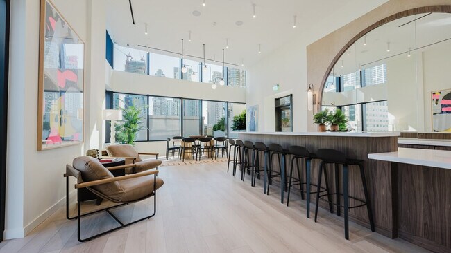 Building Photo - 225 N Miami Ave